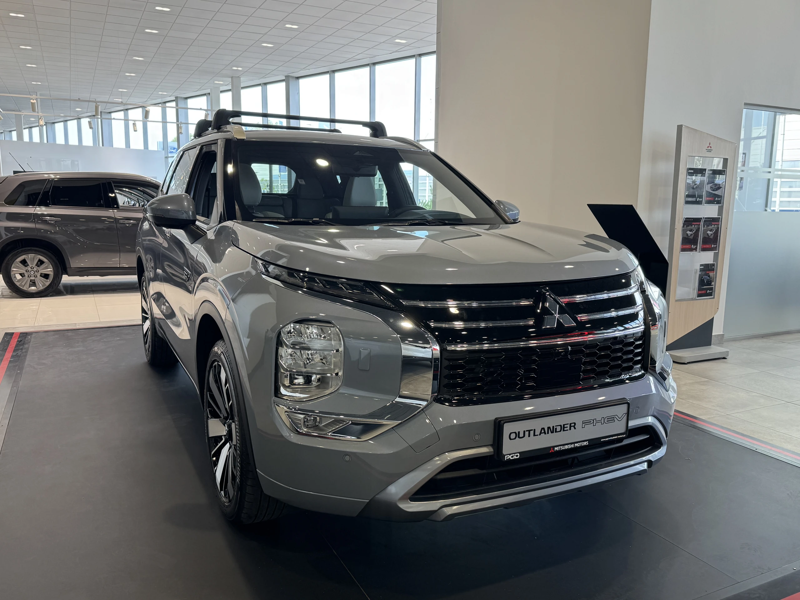 Outlander PHEV - Zdjęcie 2